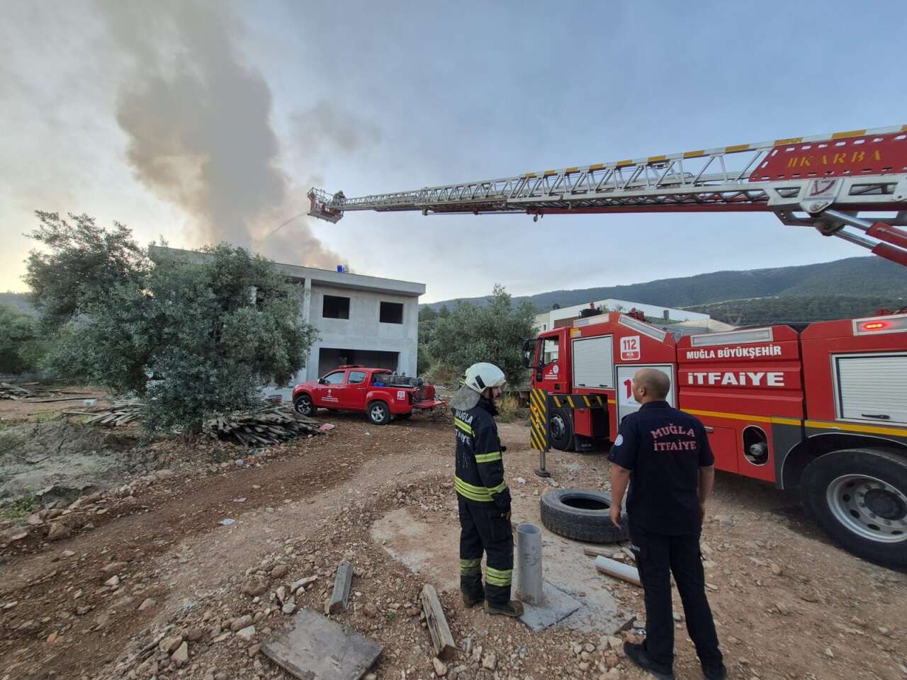 Muğla'da İnşaat Halindeki Evin Çatısında Yangın 2